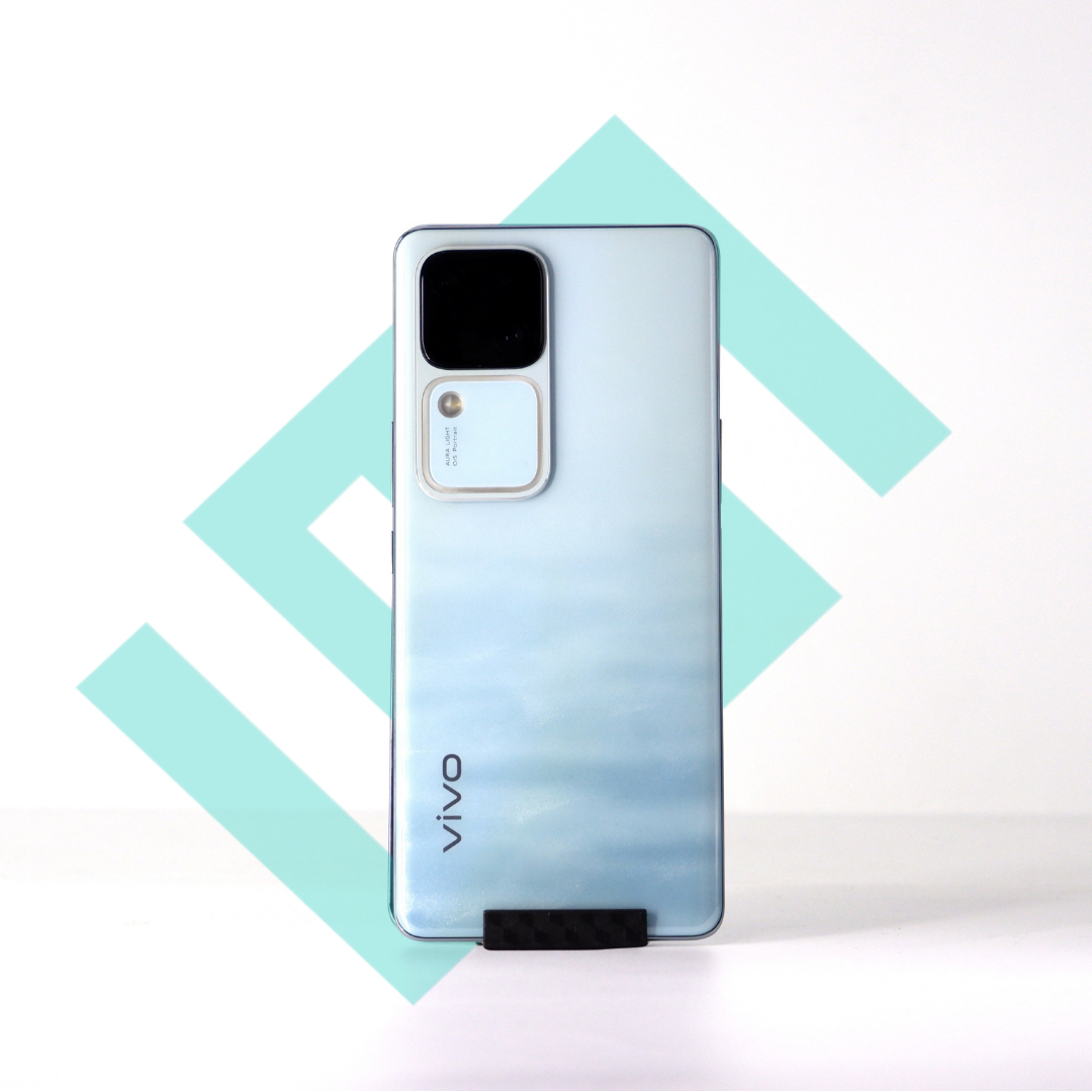 VIVO V30